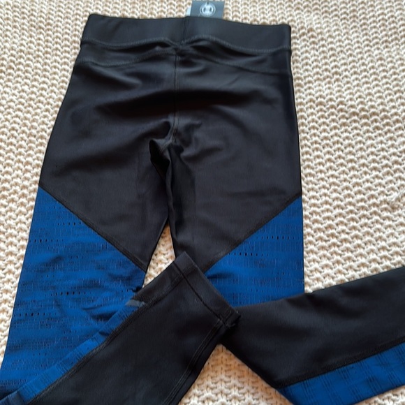 UNDER ARMOUR UA Heatgear Supervent Crop Capri Leggings Black Blue NWT Womens XS - Picture 10 of 11